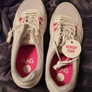Ryka memory foam tennis shoes